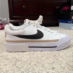 Women’s WMNS Nike Court Legacy Lift